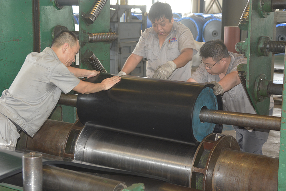 戰高溫 保生產 ——“鐵塔人”以汗水為墨，書寫硬核擔當